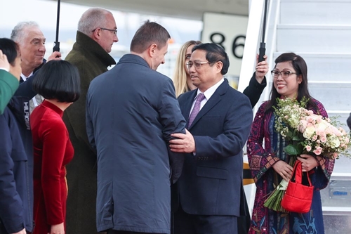 Thủ tướng Phạm Minh Chính tới Thủ đô Budapest, bắt đầu thăm chính thức Hungary